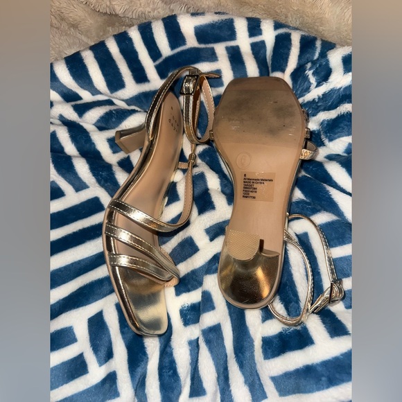 A.new day heels - Picture 2 of 2